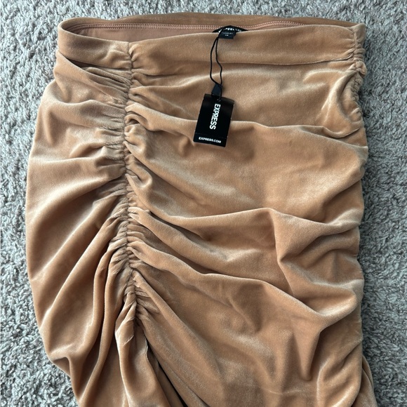 NWT - Picture 3 of 3